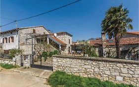Cozy Apartment In Vrsar With Kitchen